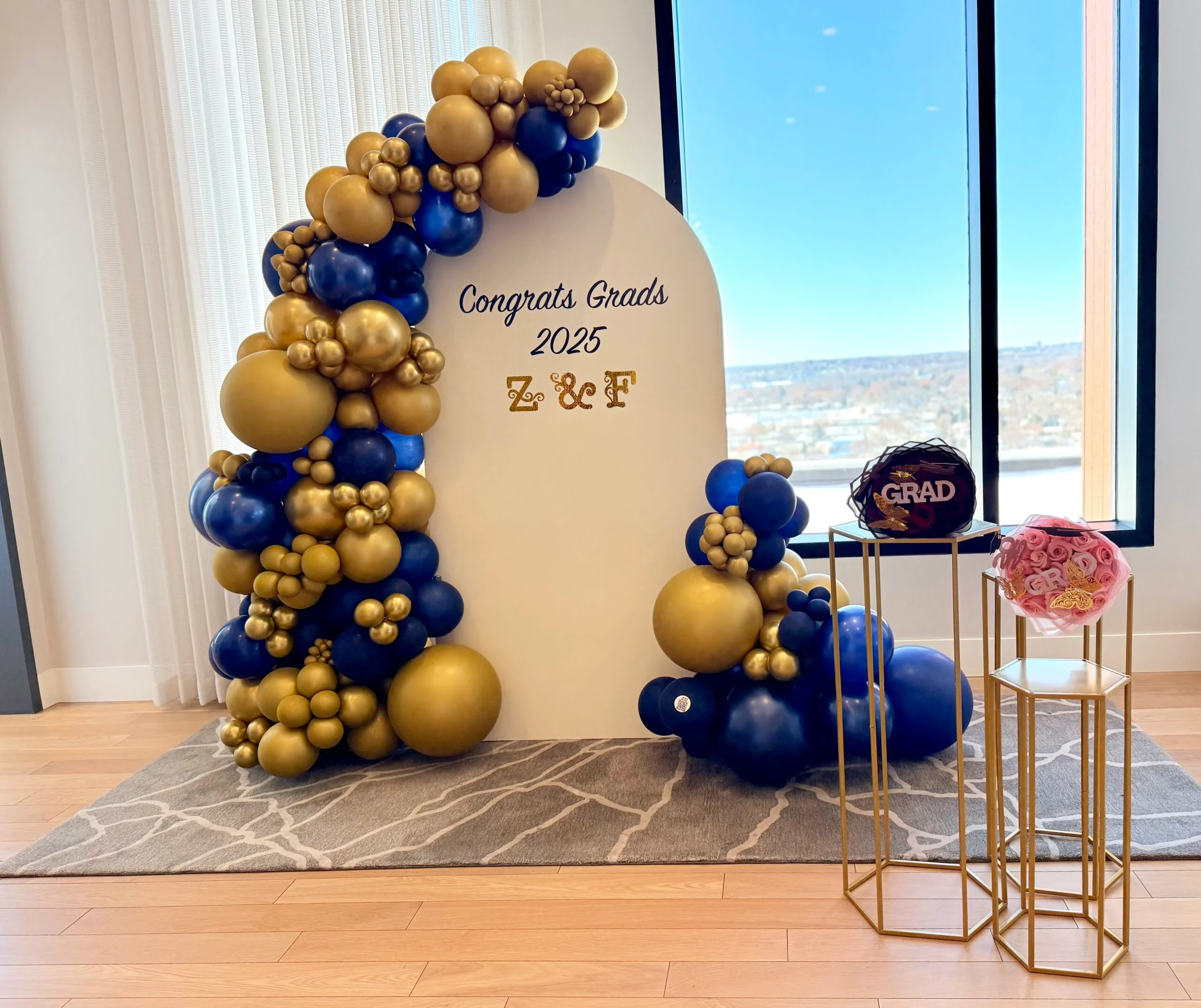 Party table styled with balloons